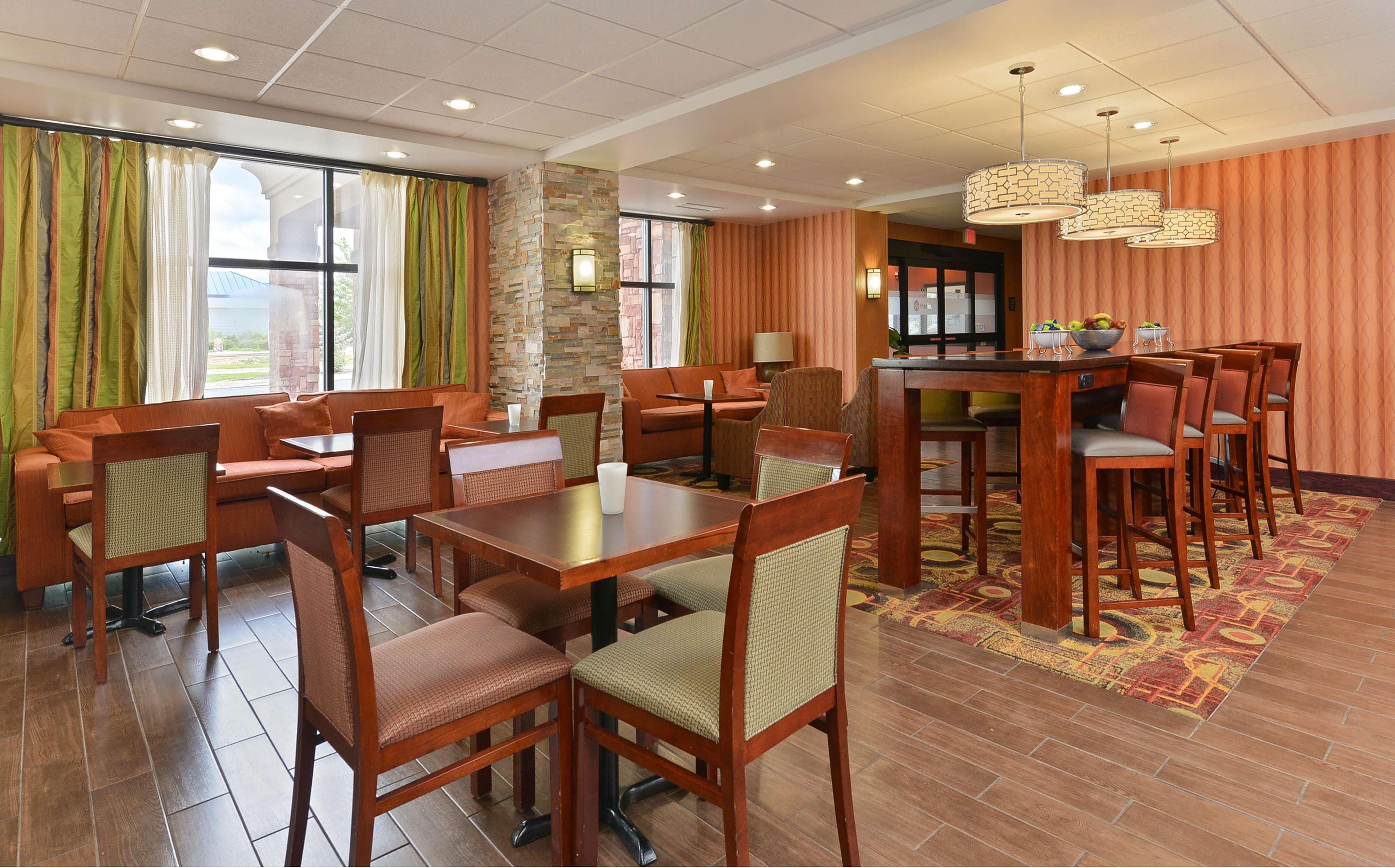 Hampton Inn Muscatine Εξωτερικό φωτογραφία